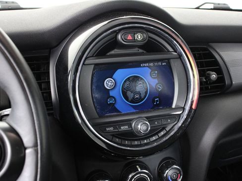 Used 2021 MINI Cooper 2-Door Hardtop image 9