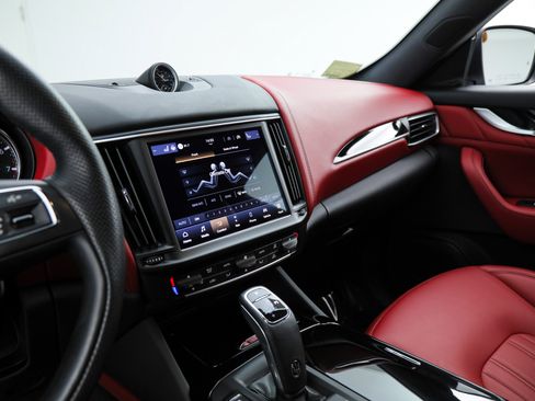 Certified 2023 Maserati Levante GT AWD/4WD image 20