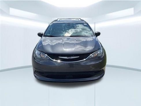 Used 2021 Chrysler Voyager Lxi FWD image 2