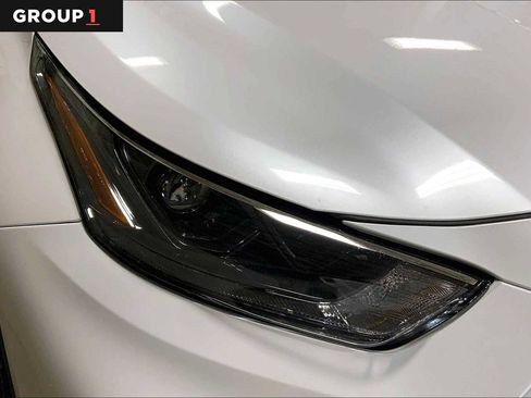 Used 2024 Toyota Highlander XLE image 28