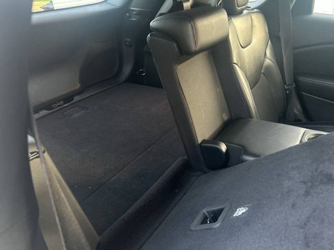 Used 2019 Jeep Cherokee Latitude Plus w/ Comfort/Convenience Group FWD image 22