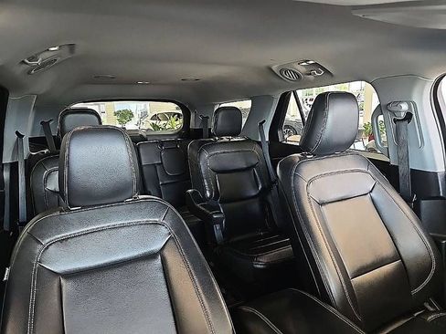 Used 2020 Ford Explorer XLT w/ Equipment Group 202A AWD/4WD image 38