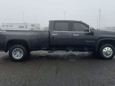 Used 2024 Chevrolet Silverado 3500 LTZ w/ LTZ Convenience Package image 9