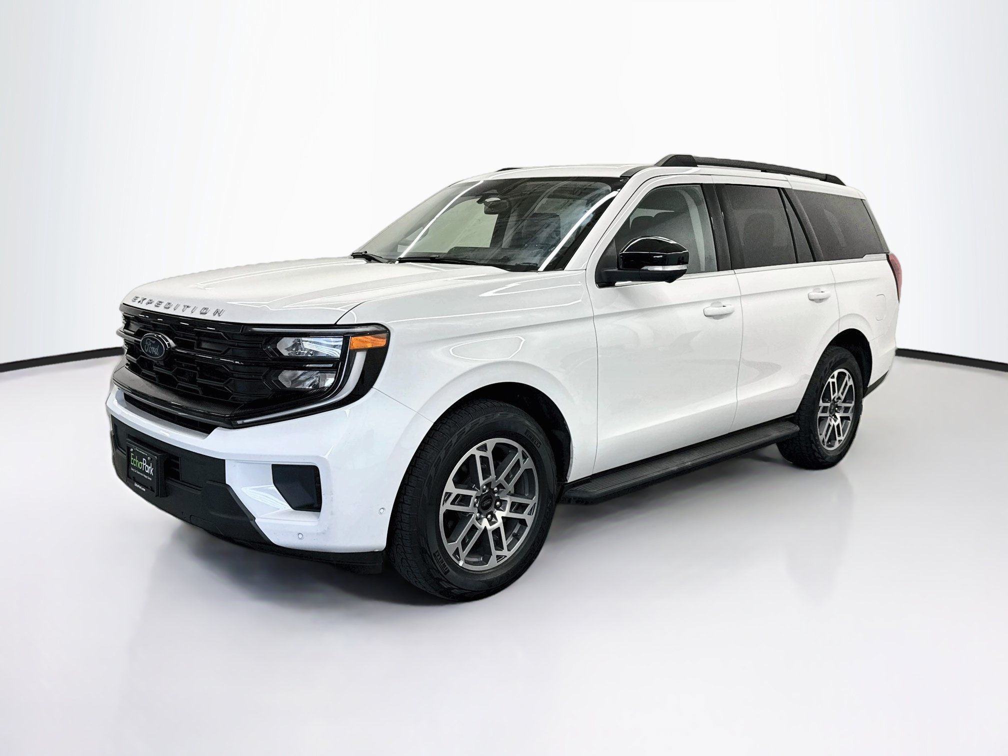 Used 2025 Ford Expedition Active AWD/4WD image 3