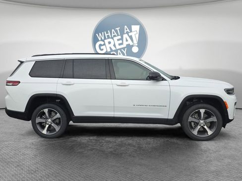 New 2026 Jeep Grand Cherokee L Limited w/ Luxury Tech Group II AWD/4WD image 2