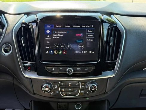 Used 2023 Chevrolet Traverse LT FWD image 15