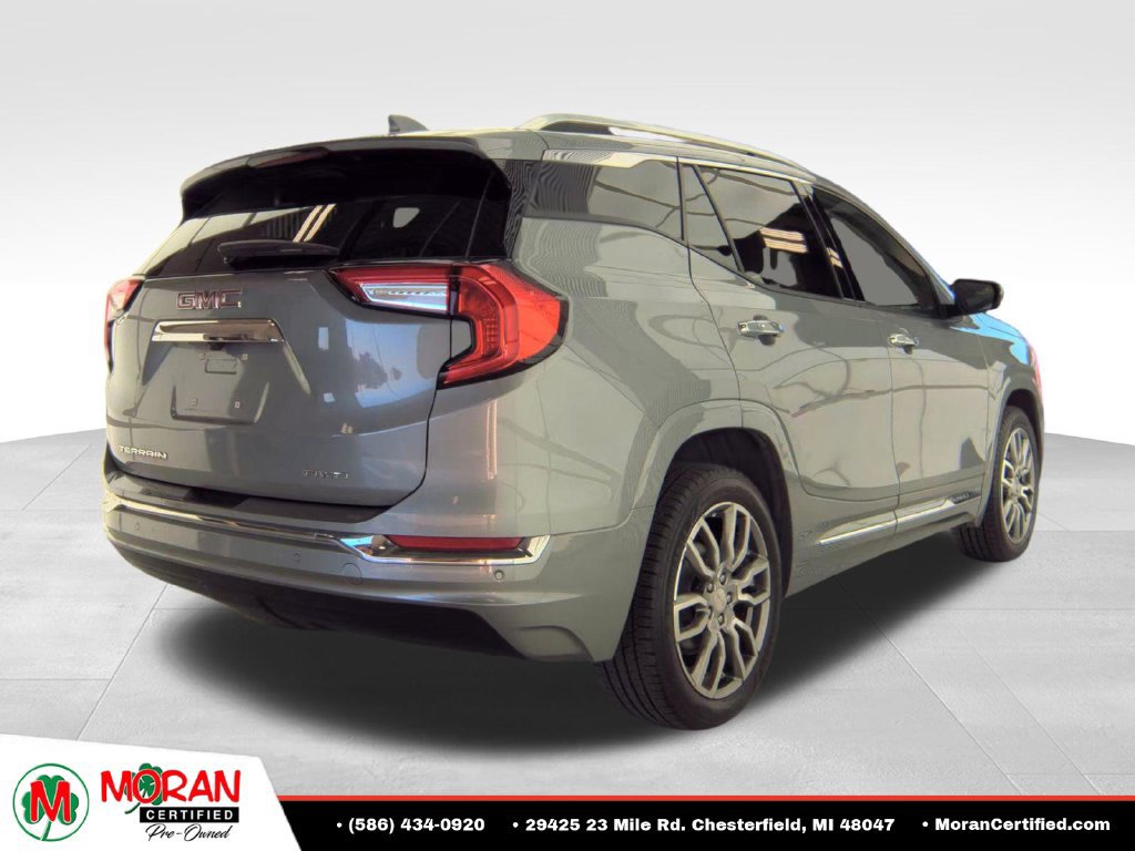 Used 2023 GMC Terrain Denali w/ Denali Premium Package AWD/4WD image 5