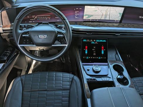 Used 2025 Cadillac Escalade ESV Sport Platinum w/ LPO, ONYX Package AWD/4WD image 19