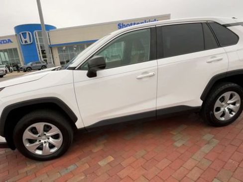 Used 2022 Toyota RAV4 LE FWD image 6