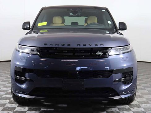 Used 2025 Land Rover Range Rover Sport Dynamic SE image 2