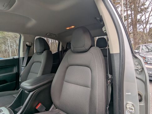 Used 2018 Chevrolet Colorado LT w/ LT Convenience Package image 3