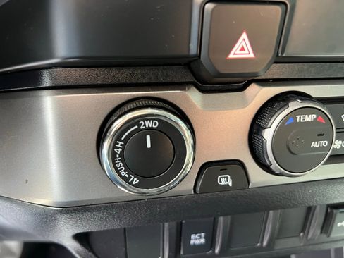 Used 2021 Toyota Tacoma SR AWD/4WD image 38