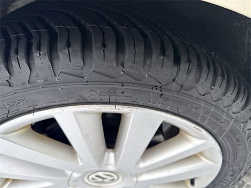 Used 2008 Volkswagen Beetle S image 8