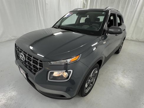 Used 2025 Hyundai Venue SEL FWD image 7