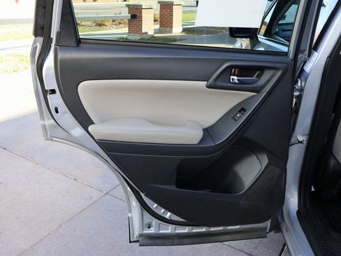 Used 2018 Subaru Forester 2.5i Limited image 12