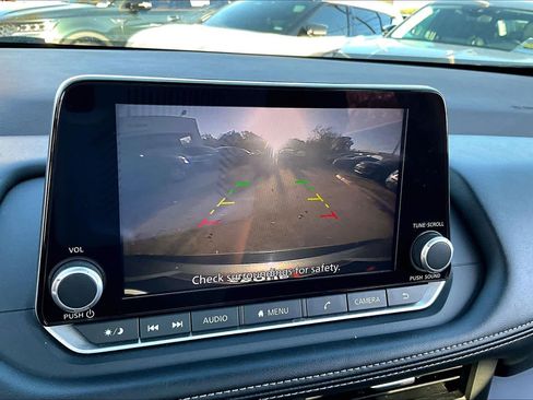 Used 2023 Nissan Rogue S image 26