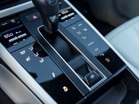 Certified 2024 Porsche Macan Turbo image 38