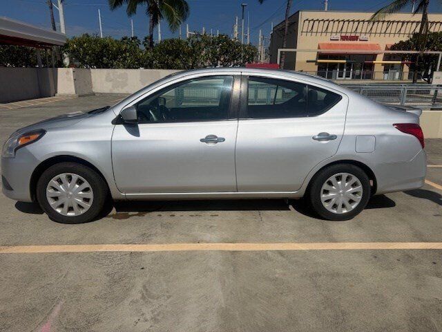 Used 2016 Nissan Versa SV FWD image 3