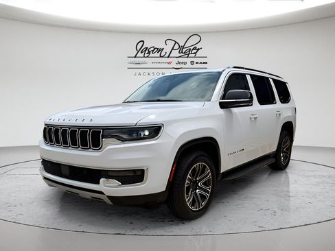 Used 2024 Jeep Wagoneer Series II w/ Flexible Seating Group RWD image 8