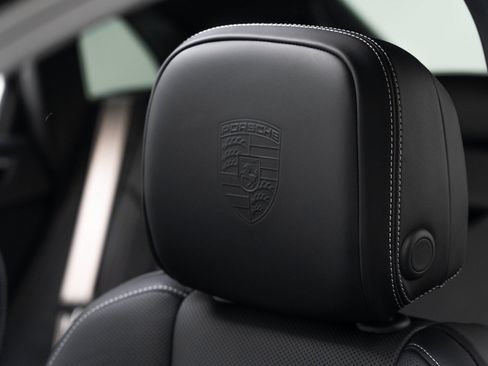 Certified 2025 Porsche Macan AWD/4WD image 19