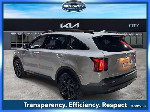 Used 2023 Kia Sorento S w/ Panoramic Sunroof Package image 5
