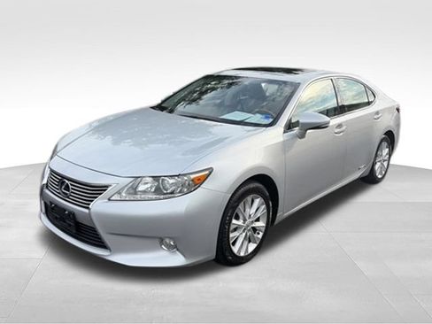 Used 2013 Lexus ES 300h w/ Luxury Pkg FWD image 24