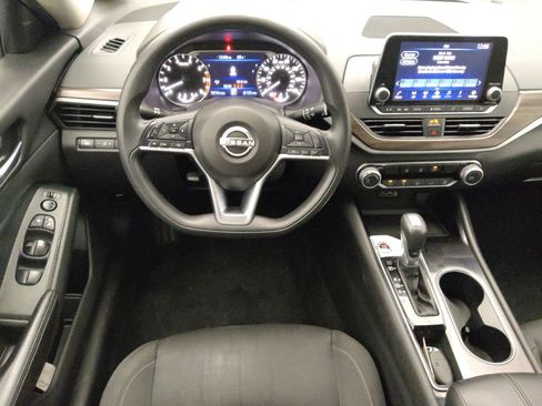 Used 2024 Nissan Altima 2.5 SV FWD image 22