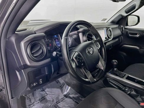 Used 2016 Toyota Tacoma TRD Sport w/ Premium & Technology Package AWD/4WD image 9
