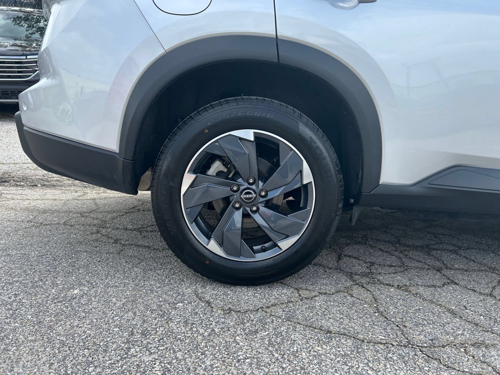 Used 2025 Nissan Rogue SV FWD image 25