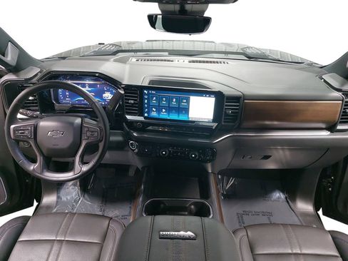 Used 2024 Chevrolet Silverado 3500 High Country w/ High Country Premium Package image 9