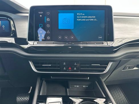 Used 2024 Volkswagen Atlas Cross Sport SE AWD/4WD image 20