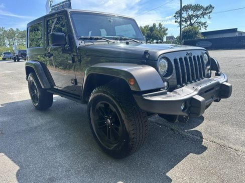 Used 2017 Jeep Wrangler Sahara AWD/4WD image 6