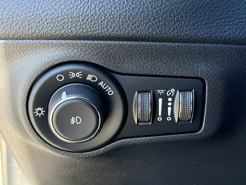 Used 2020 Jeep Compass Latitude image 41