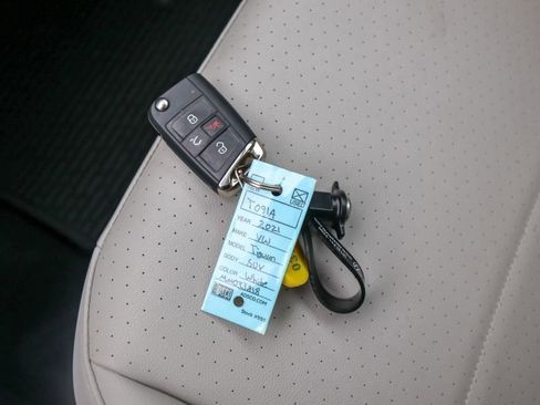 Used 2021 Volkswagen Tiguan SE w/ Panoramic Sunroof Package image 26