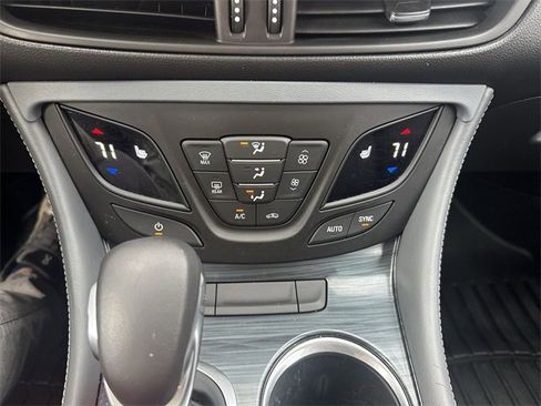 Used 2019 Buick Envision Essence image 18