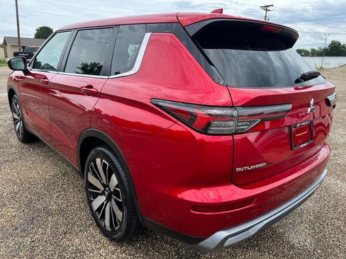 Used 2025 Mitsubishi Outlander SE AWD/4WD image 3