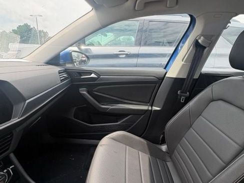 Used 2024 Volkswagen Jetta SE w/ Panoramic Sunroof Package FWD image 12