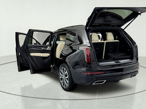 Certified 2023 Cadillac XT6 Sport w/ Technology Package AWD/4WD image 11
