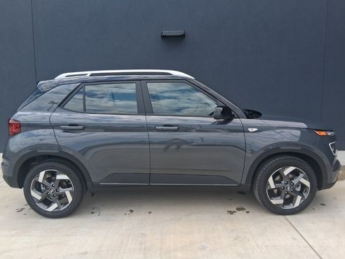 New 2025 Hyundai Venue Limited image 3