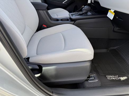 New 2026 Toyota Corolla Cross L image 40