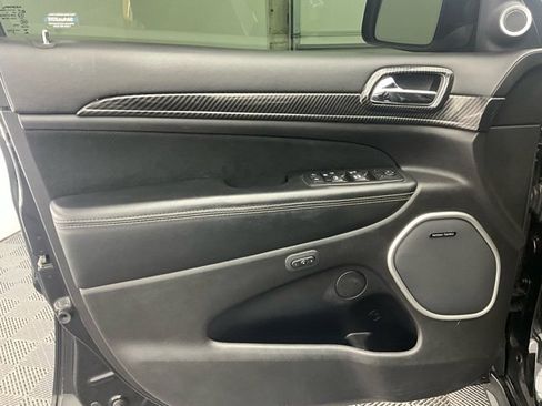 Used 2016 Jeep Grand Cherokee SRT image 13