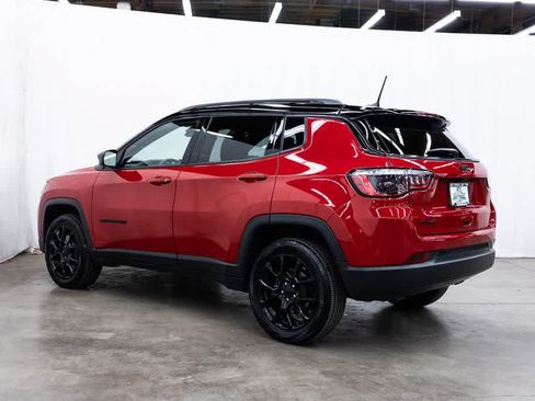 Used 2023 Jeep Compass Latitude AWD/4WD image 4