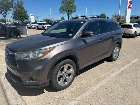 Used 2015 Toyota Highlander Limited w/ Driver Technology Package image 1