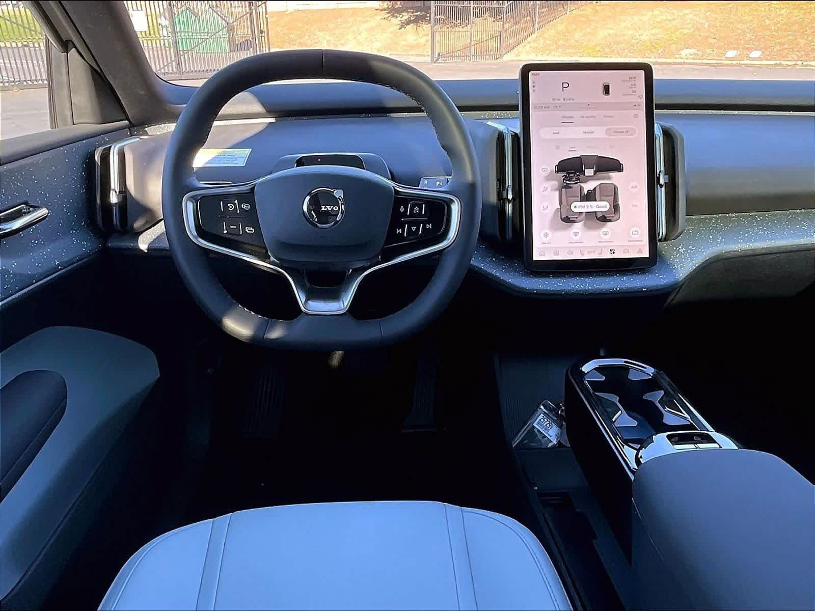 New 2025 Volvo EX30 Ultra w/ Protection Package Premier AWD/4WD image 15