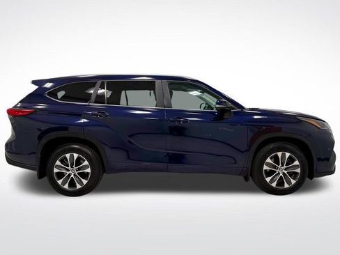 Used 2023 Toyota Highlander XLE image 1