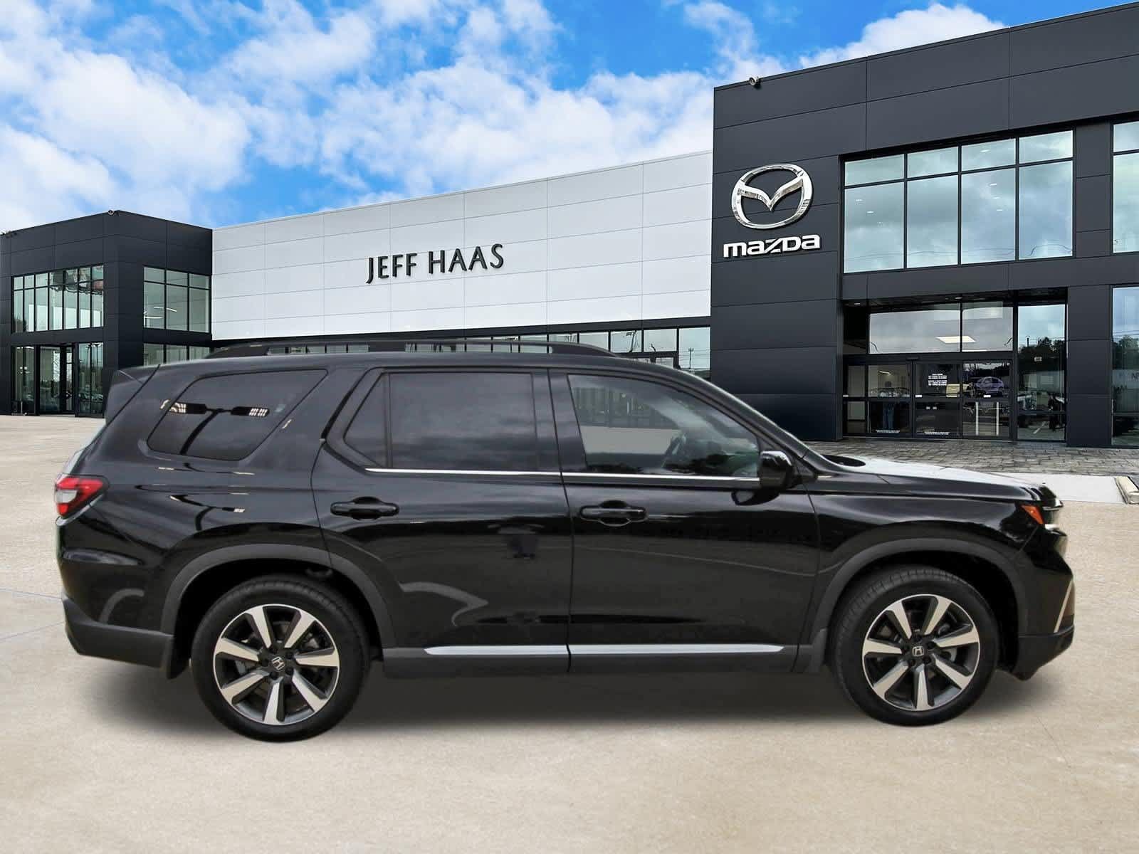 Used 2025 Honda Pilot Touring image 5