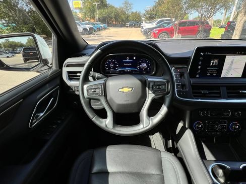 Used 2023 Chevrolet Suburban LT w/ Luxury Package RWD image 11