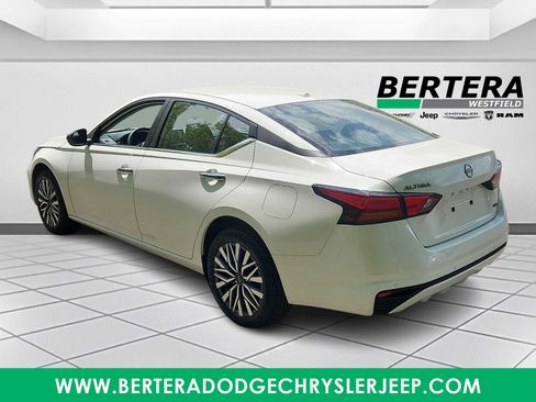 Used 2025 Nissan Altima 2.5 SV AWD/4WD image 4
