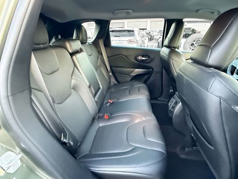 Used 2021 Jeep Cherokee Latitude Lux w/ Comfort/Convenience Group AWD/4WD image 30