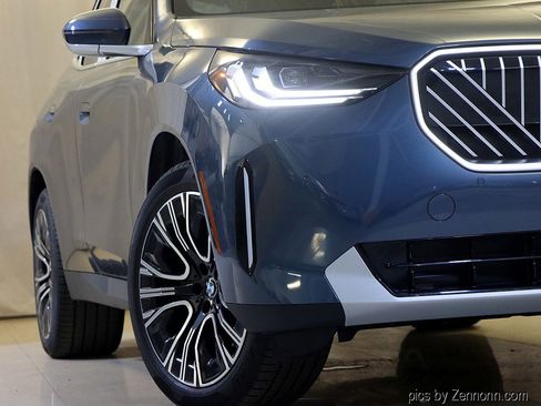 Used 2025 BMW X3 xDrive30i image 4